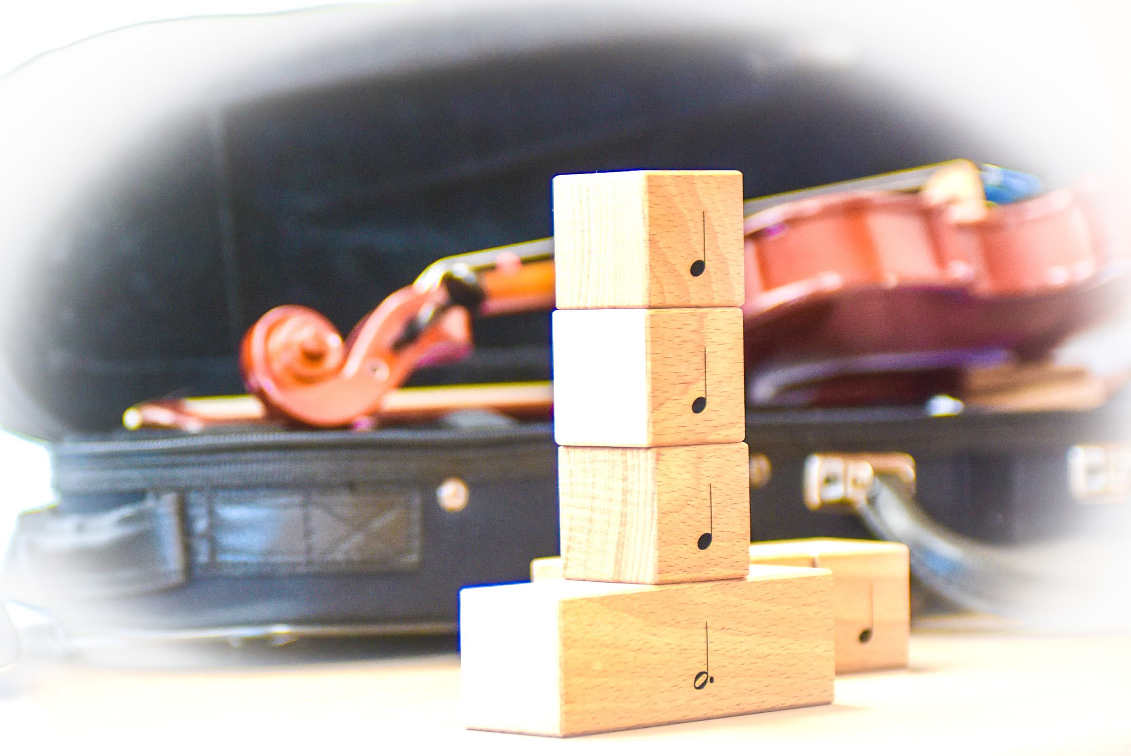 ピアノひくネコ